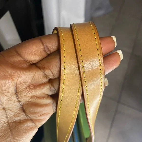 Authentic Louis Vuitton Green vernis Tote Bag - Picture 3 of 7